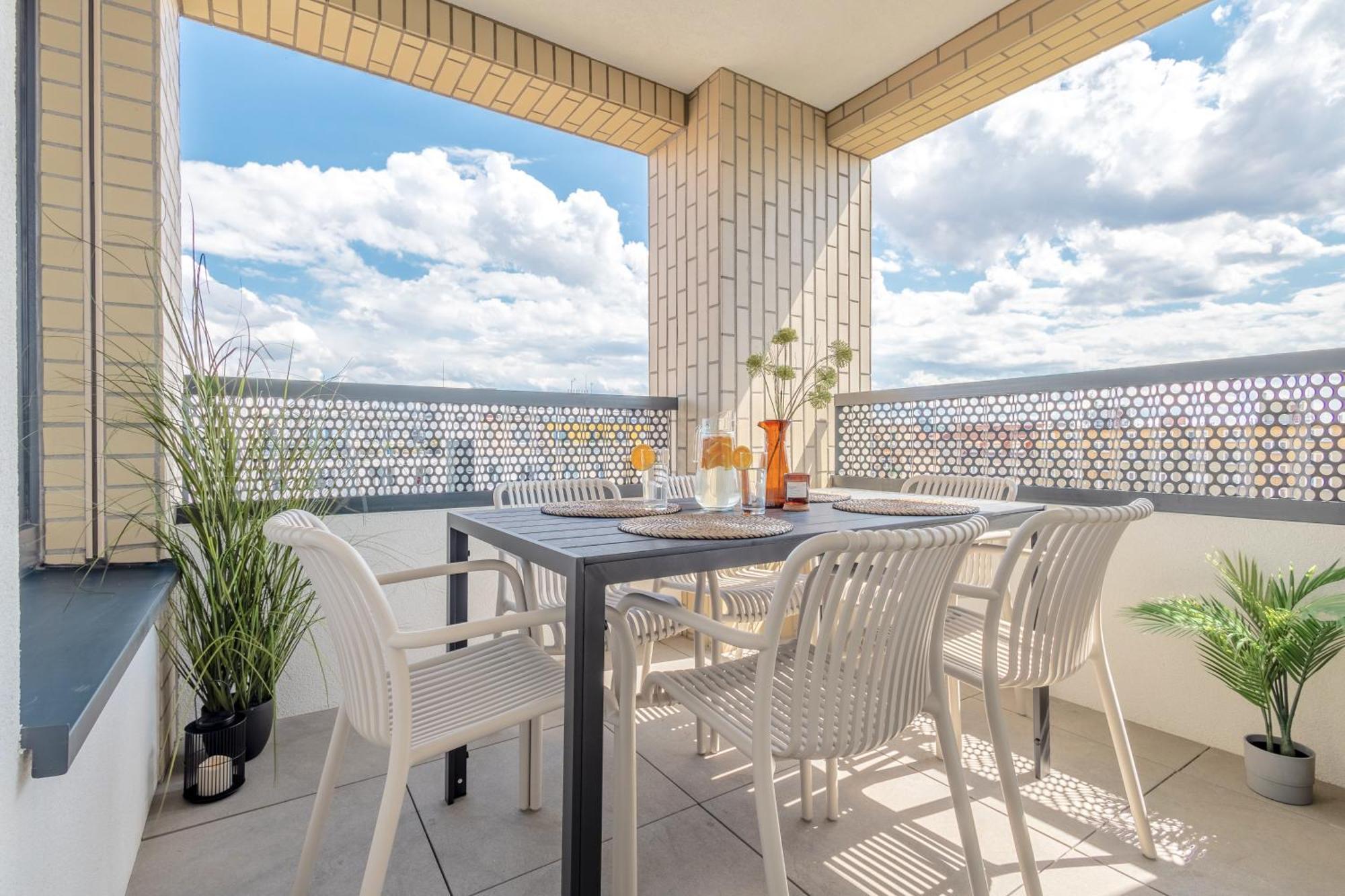 Bright 2Br - 7Th Floor, Balcony, Free Parking By Gravity Prague Apartment Exterior photo