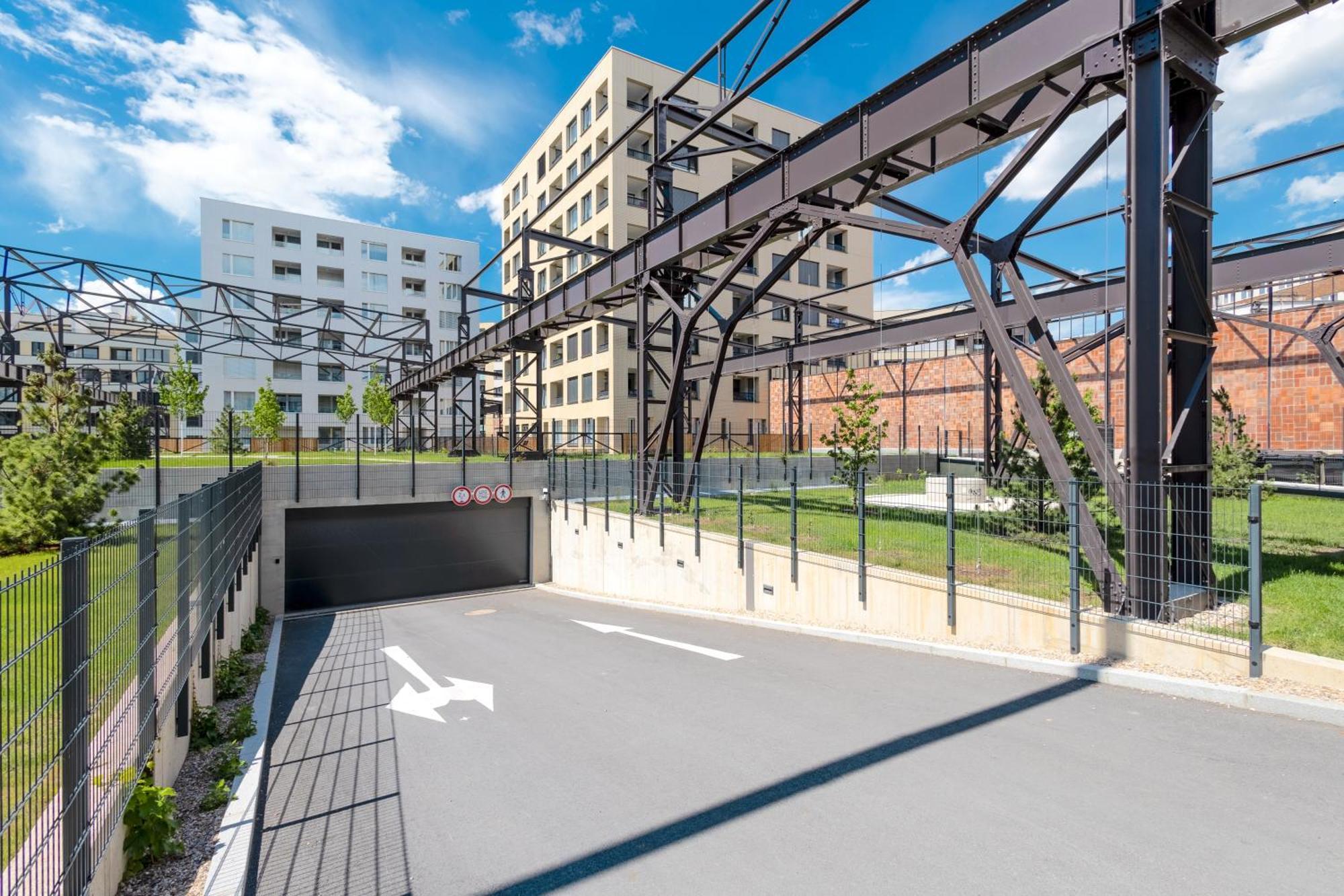 Bright 2Br - 7Th Floor, Balcony, Free Parking By Gravity Prague Apartment Exterior photo