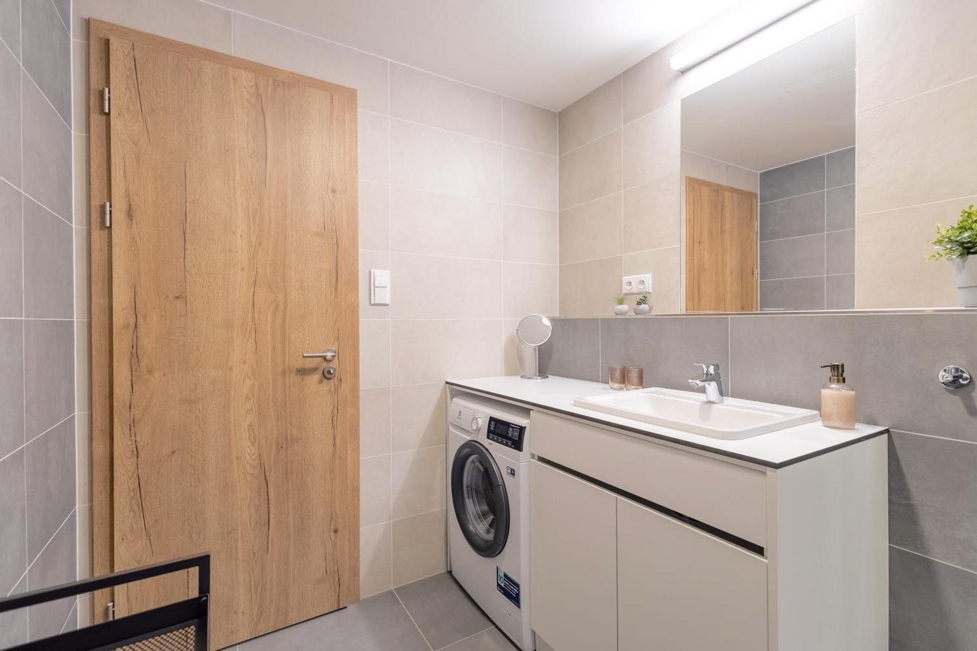 Bright 2Br - 7Th Floor, Balcony, Free Parking By Gravity Prague Apartment Exterior photo