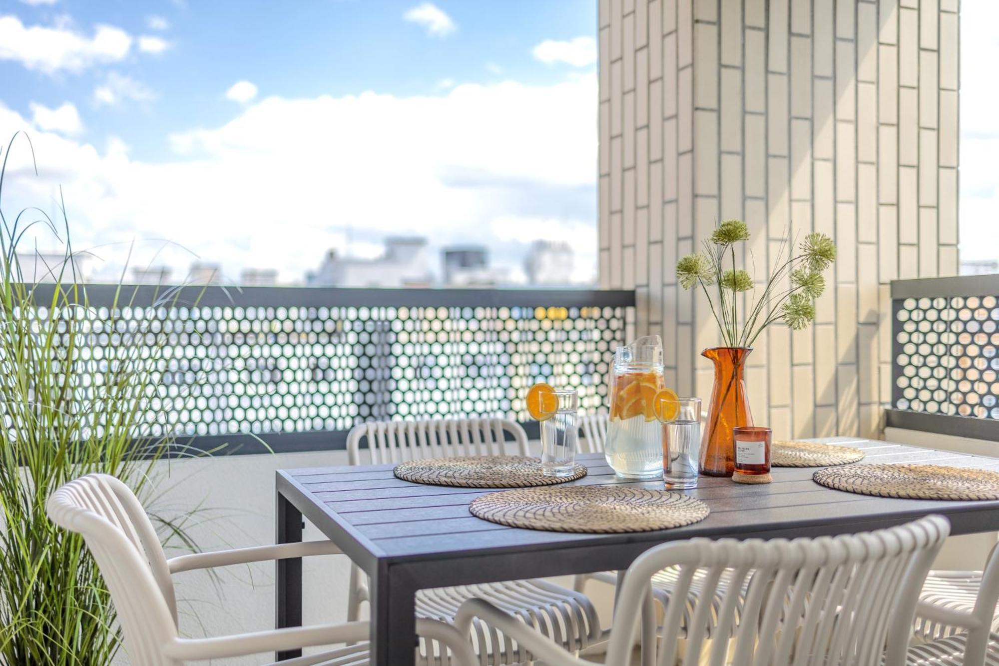Bright 2Br - 7Th Floor, Balcony, Free Parking By Gravity Prague Apartment Exterior photo