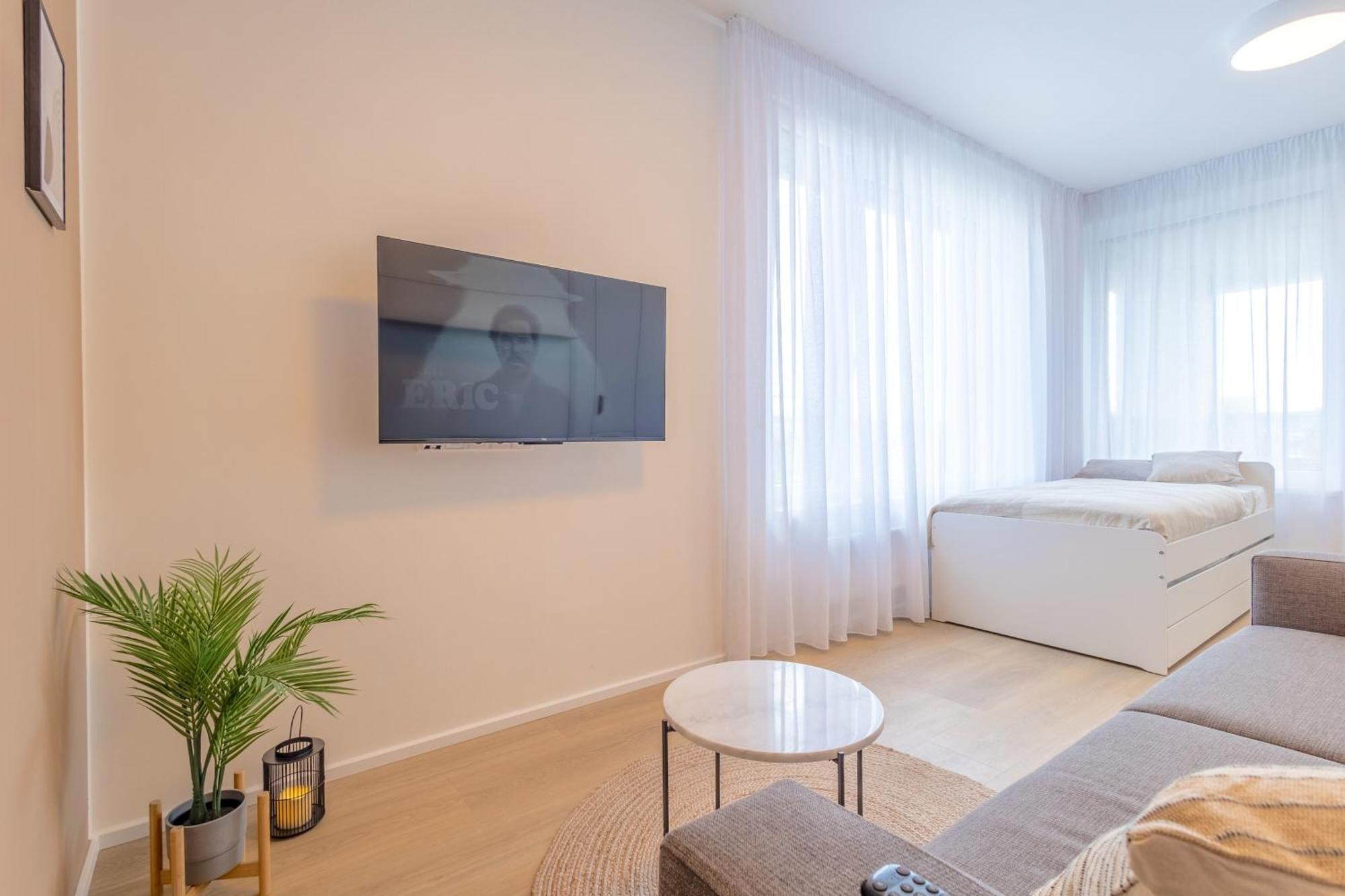 Bright 2Br - 7Th Floor, Balcony, Free Parking By Gravity Prague Apartment Exterior photo