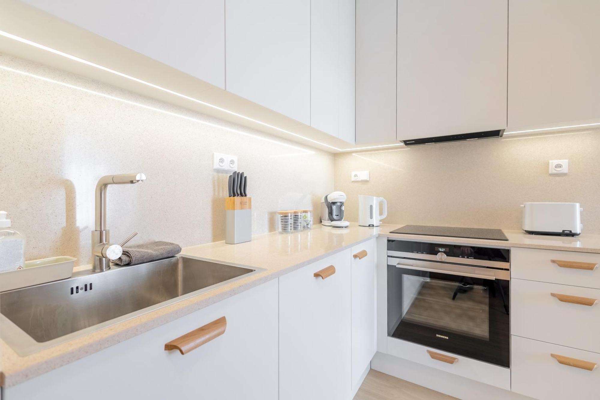 Bright 2Br - 7Th Floor, Balcony, Free Parking By Gravity Prague Apartment Exterior photo